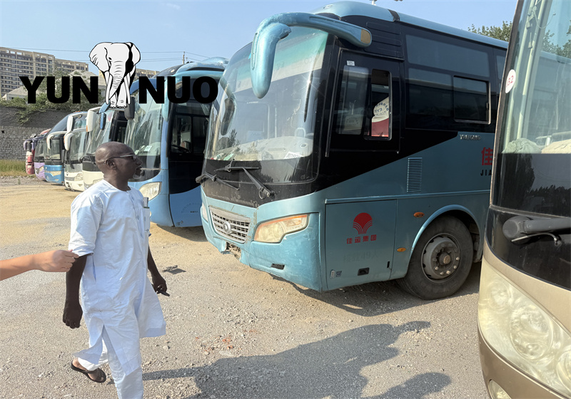 Customers from the Republic of Mali purchased second-hand buses from our company