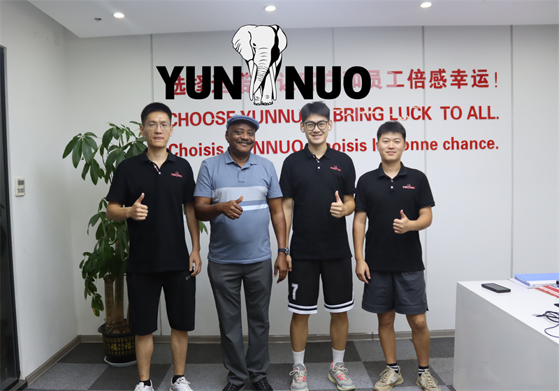 Tanzanian clients come to Shandong Yunnuo for vehicle inspection