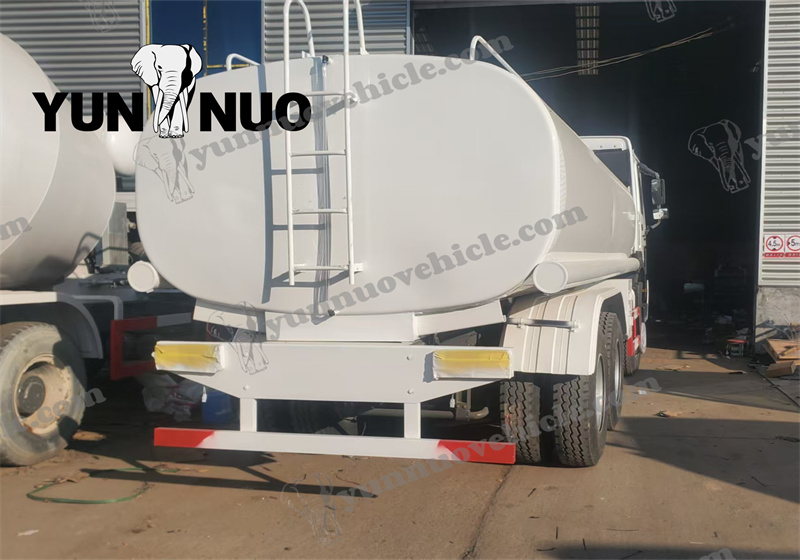 HOWO water tank truck to be shipped to the DRC soon副本
