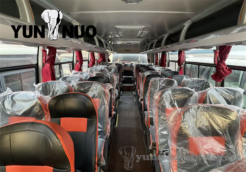 The second-hand Yutong bus customized for the Ivorian client is about to set sail副本