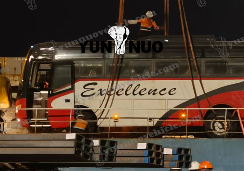 The used Yutong buses have been loaded onto the ship and are being shipped to Zimbabwe