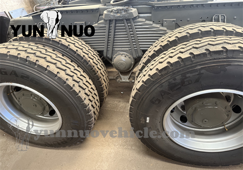 Tanzanian clients come to Shandong Yunnuo for vehicle inspection副本