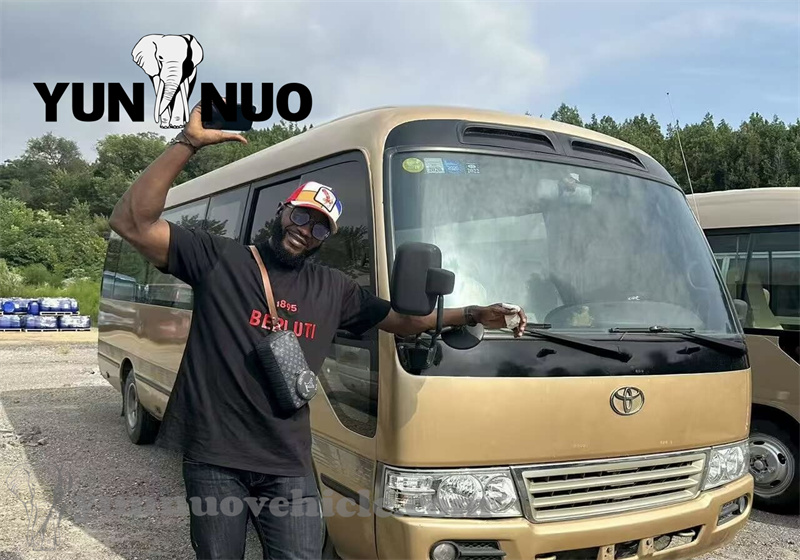  The client from Benin came to visit our factory and stock vehicles