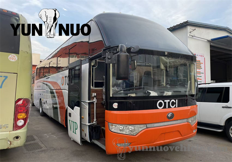 The second-hand Yutong bus customized for the Ivorian client is about to set sail