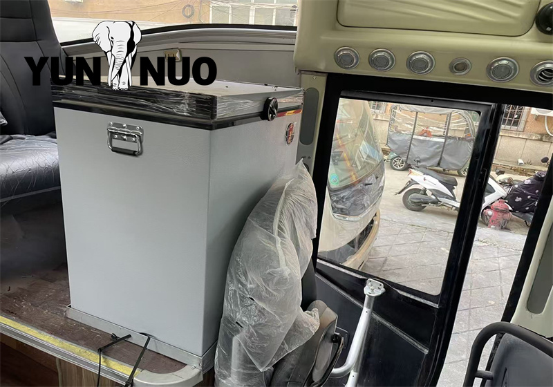 The Yutong ZK6122HQ9A bound for Zimbabwe is about to depart副本