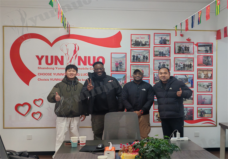Zimbabwean Client Visits Shandong Yunnuo to Settle the Final Payment