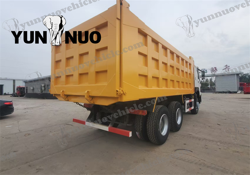 Shandong Yunnuo's used Howo dump truck is shipped副本