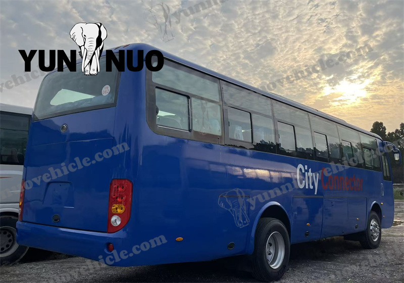 The Yutong bus bound for Zimbabwe is ready to set sail副本