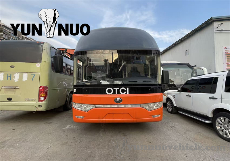 The second-hand Yutong bus customized for the Ivorian client is about to set sail副本
