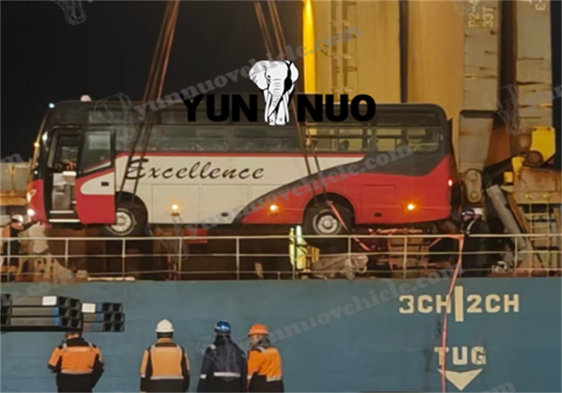 The used Yutong buses have been loaded onto the ship and are being shipped to Zimbabwe副本1