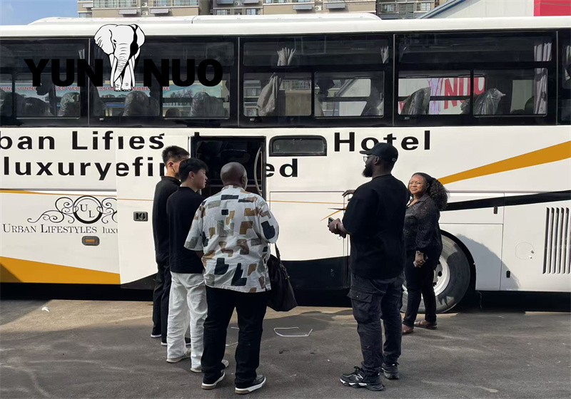 The client from Zimbabwe comes to Yunnuo for vehicle inspection