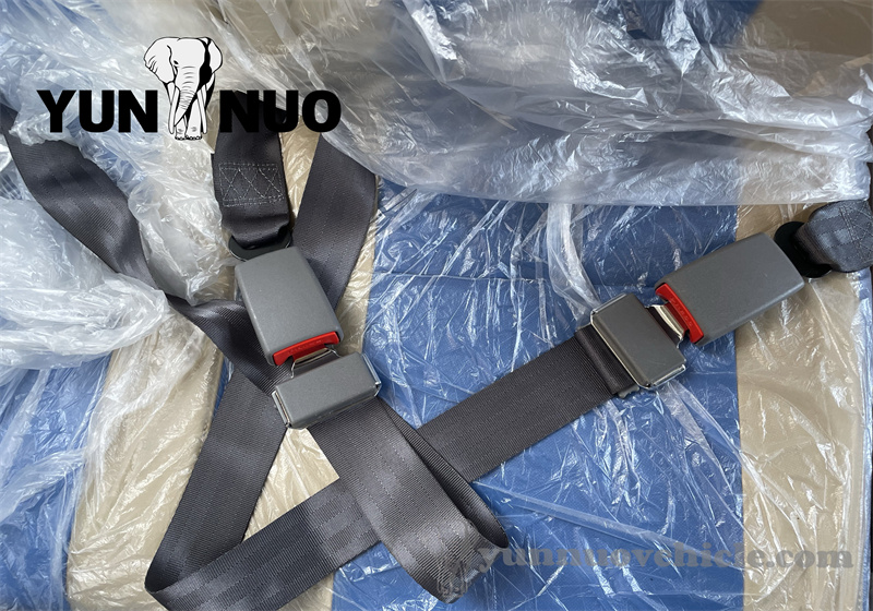 The customized used Yutong ZK6112D bus for the Zimbabwean client has been fully renovated副本