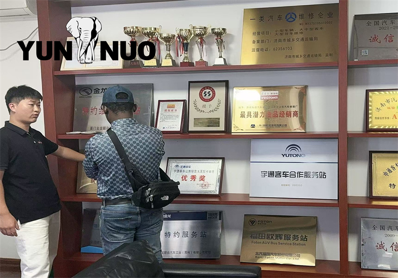 A Ghanaian client working in China came to visit our company