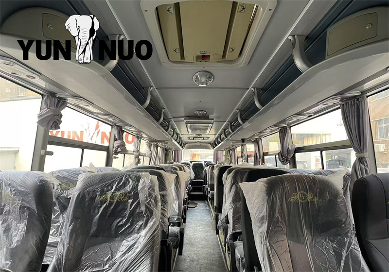 The Yutong ZK6122HQ9A bound for Zimbabwe is about to depart副本