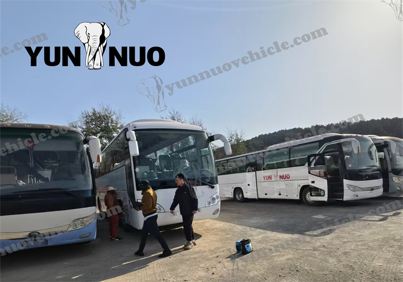 The Cameroonian client inspected Shandong Yunnuo's used Yutong coaches副本