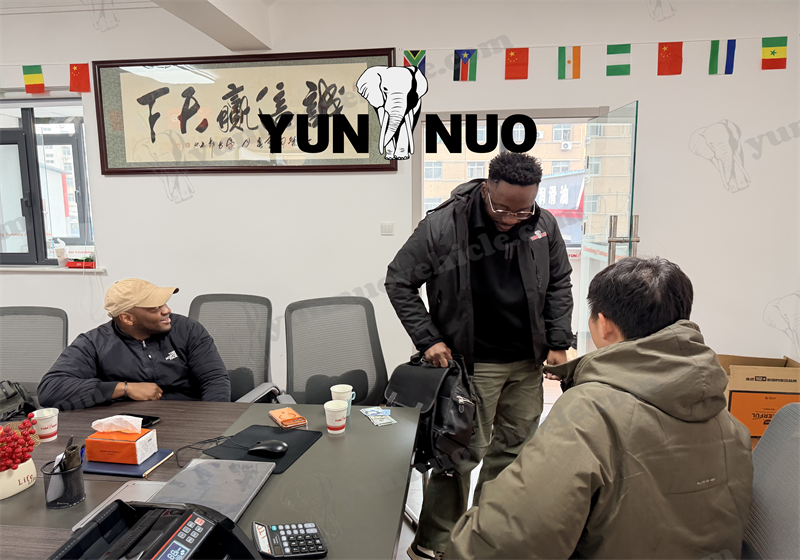 Zimbabwean Client Visits Shandong Yunnuo to Settle the Final Payment