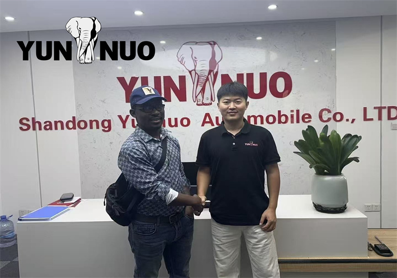 A Ghanaian client working in China came to visit our company