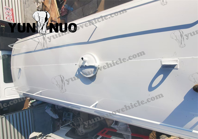 HOWO water tank truck to be shipped to the DRC soon副本