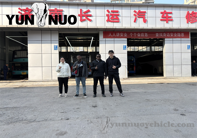 Clients from Tanzania visited Shandong Yunnuo to purchase used Yutong buses副本