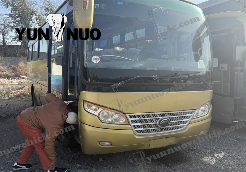 The Cameroonian client inspected Shandong Yunnuo's used Yutong coaches