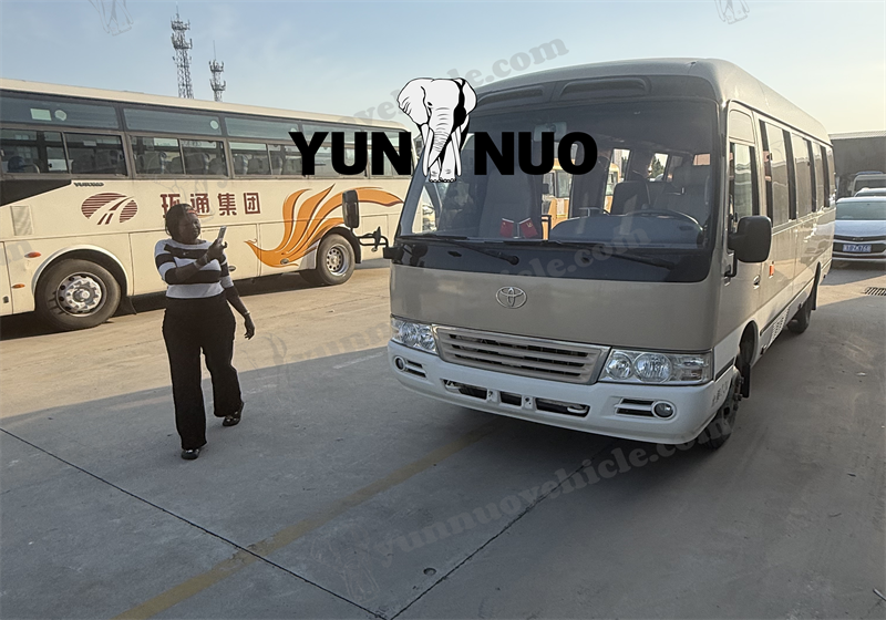 Sierra Leone client ordered two used 3RZ Toyota Coasters副本.png