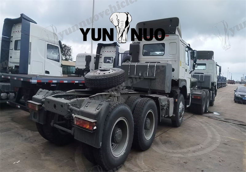 Sinotruk ordered by the Angolan customer has arrived at the port.jpg