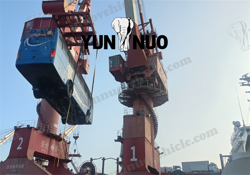 Custom Yutong Buses Ready for Shipment to Africa!副本.jpg